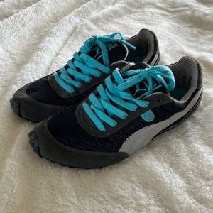 Women’s pumas sz 9